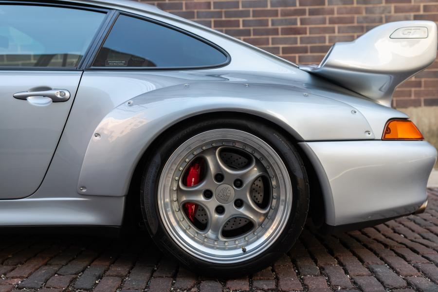 Детали экстерьера Porsche 911 GT2 (993) 1996 года  (фото 27 из 49)